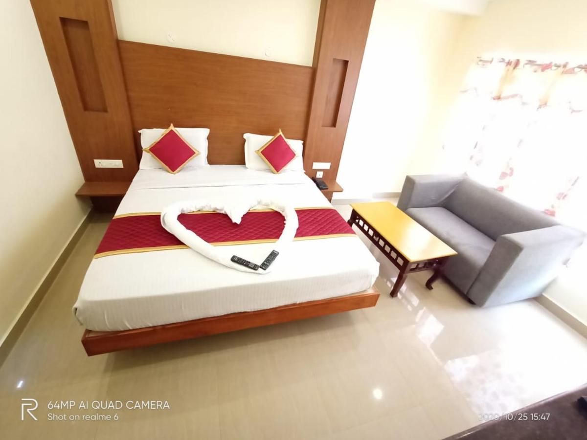 Meridian Castle Hotel Pondicherry Exterior photo